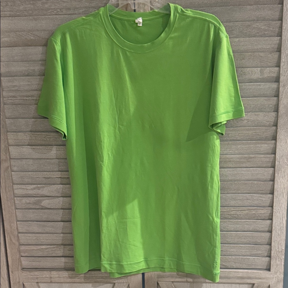 lululemon athletica highlight Green Short Sleeve Tee size large pre owned